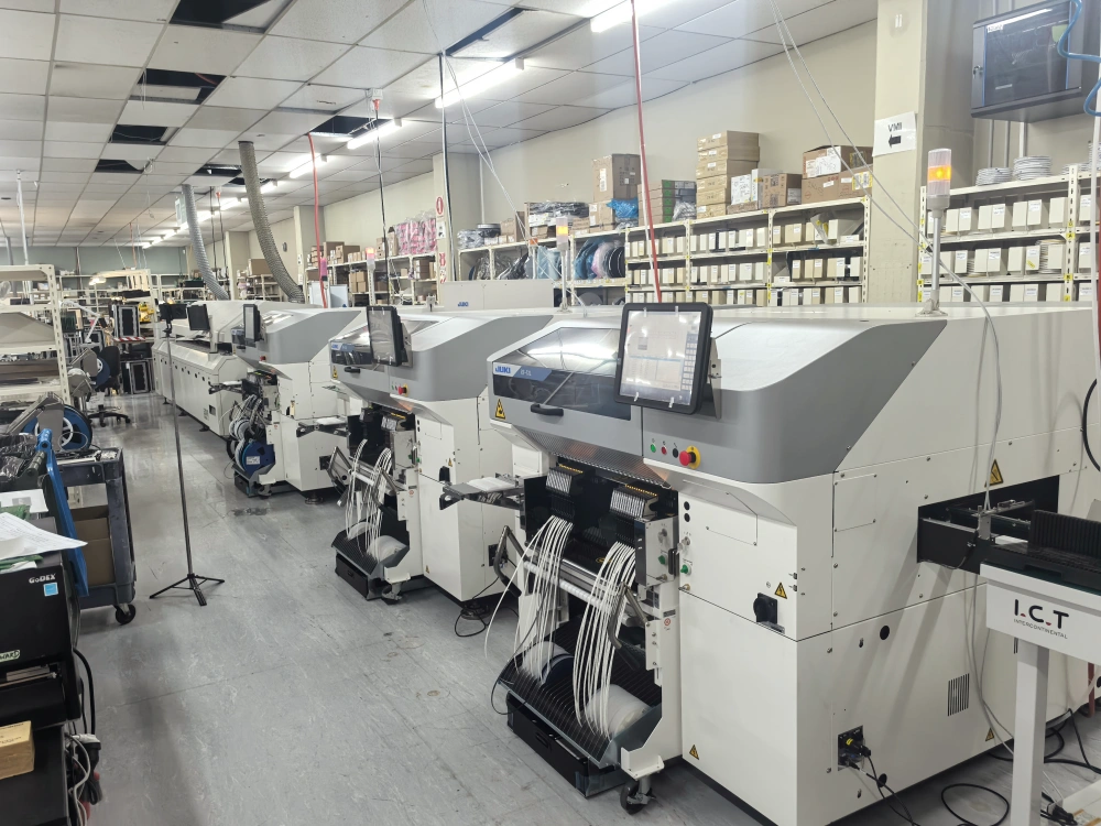 &uuml;&ccedil; JUKI RS-1XL alma ve yerleştirme makinesi.webp